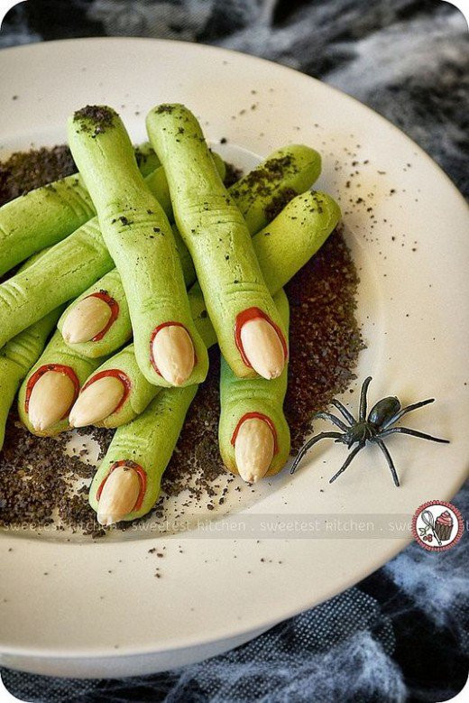 Creepy Halloween Desserts
 11 of the Best Scary Halloween Dessert Recipes