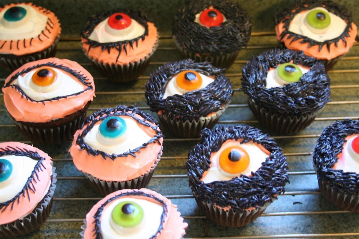 Creepy Halloween Desserts
 Killer Cupcakes 6 Cute & Creepy Halloween Desserts Food