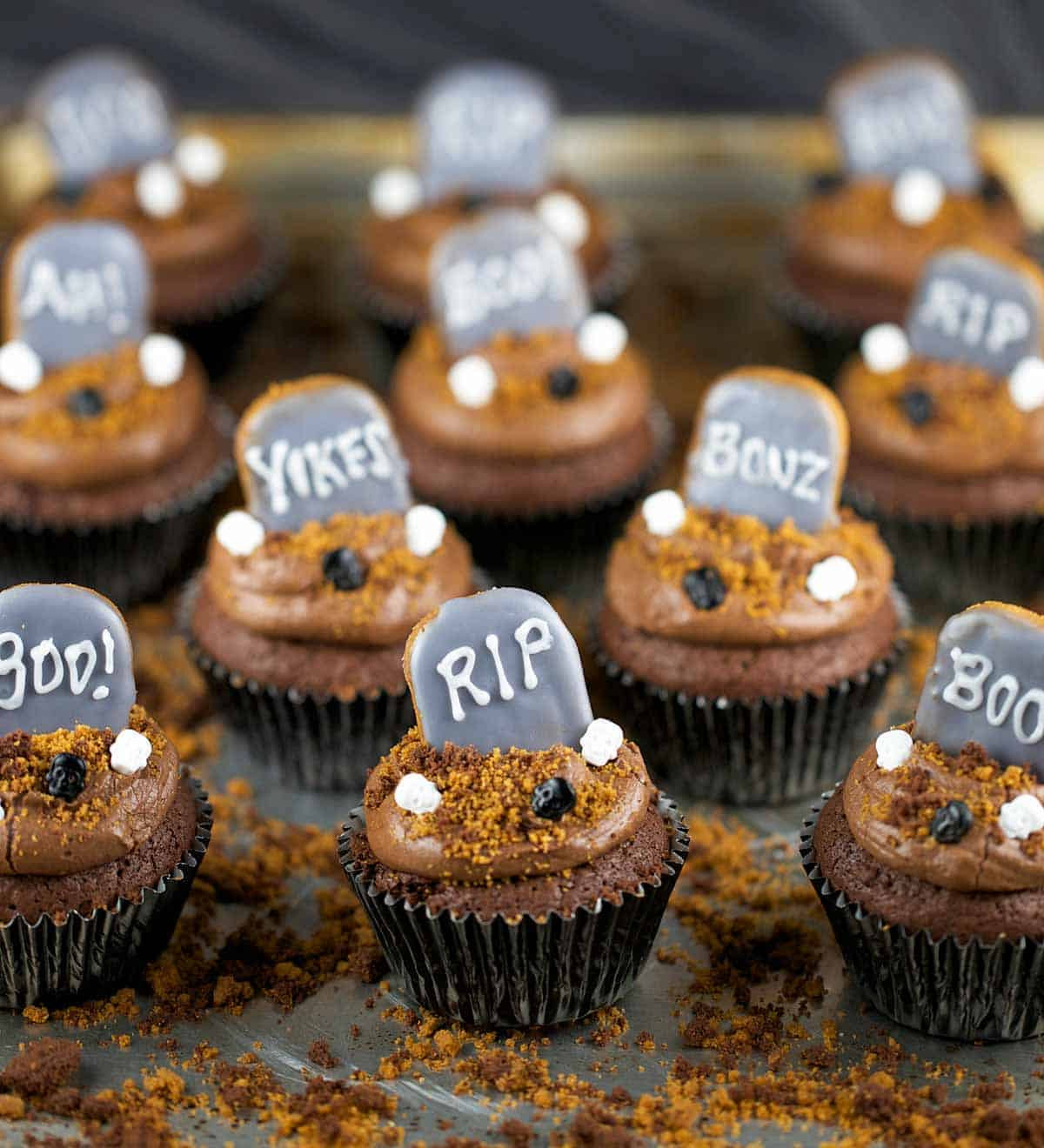 Cupcakes De Halloween
 Halloween Graveyard Brownie Cupcakes