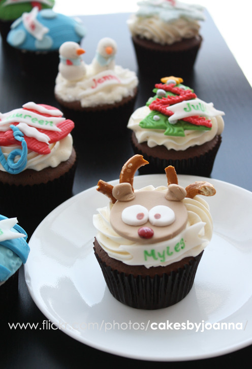 Cute Christmas Cupcakes
 TheCakingGirl Fondant Decorating Cute Christmas Cupcakes