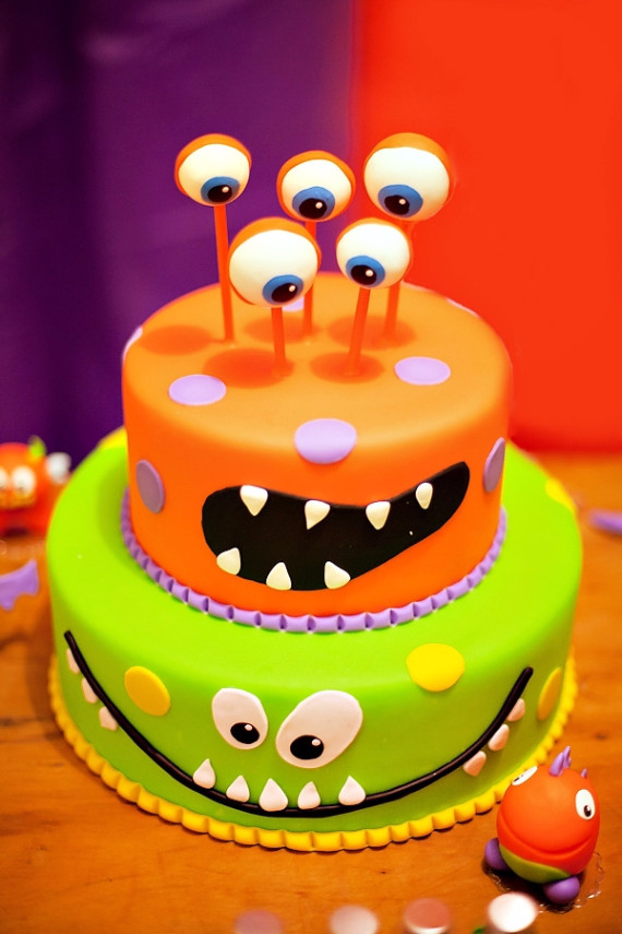 Cute Halloween Cakes
 37 Cute & Non scary Halloween Cake Decorations family