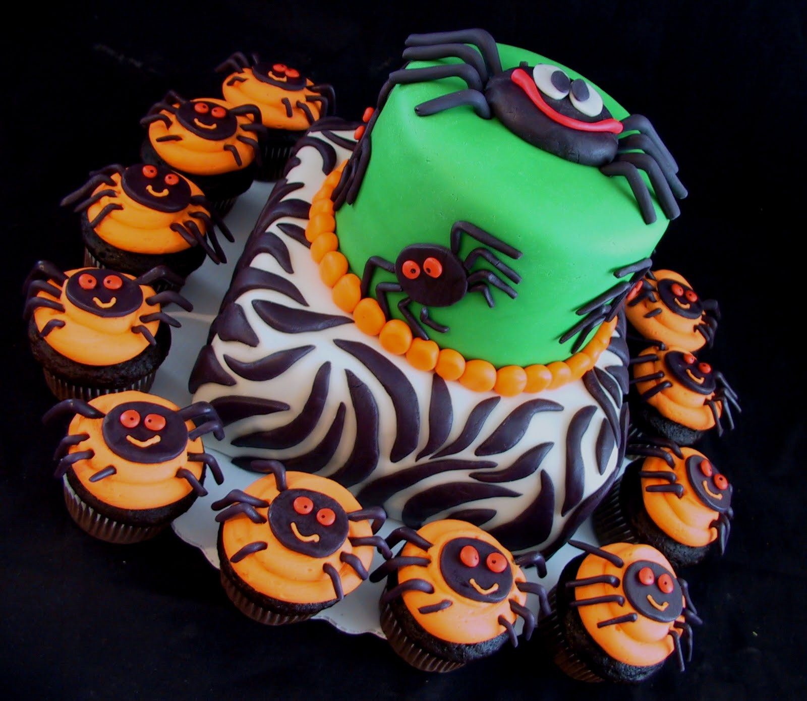Cute Halloween Cakes
 the queen of halloween SPIDER CAKE