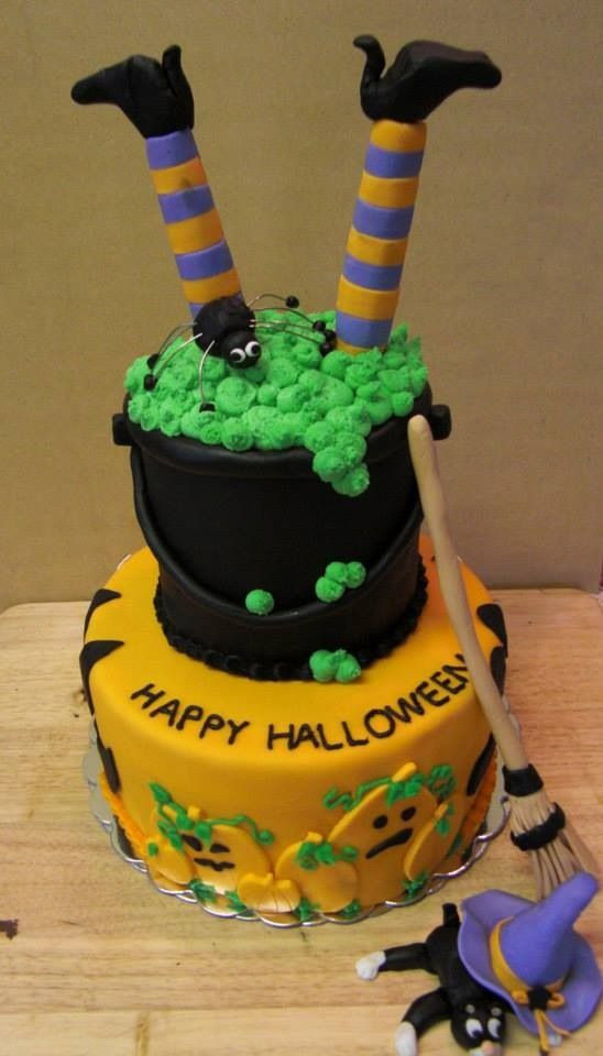 Cute Halloween Cakes
 Halloween cakes Cute halloween and Halloween on Pinterest