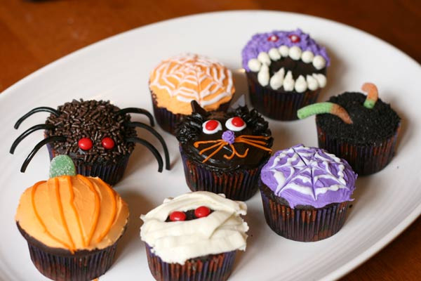 Cute Halloween Cupcakes
 Random Craft Halloween Cupcakes