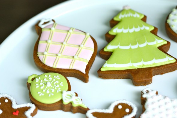 Decorating Christmas Cookies With Royal Icing
 Video How to Pipe Lines With Royal Icing Top 10 Tips