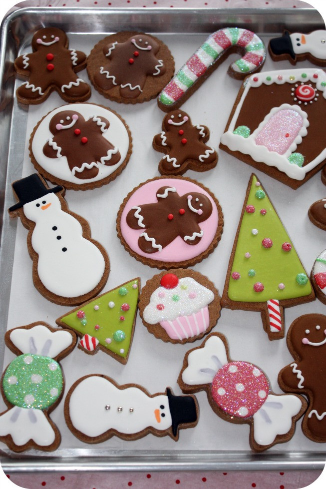 Decorating Christmas Cookies With Royal Icing
 Staying Organized While Decorating Cookies – 10 Tips