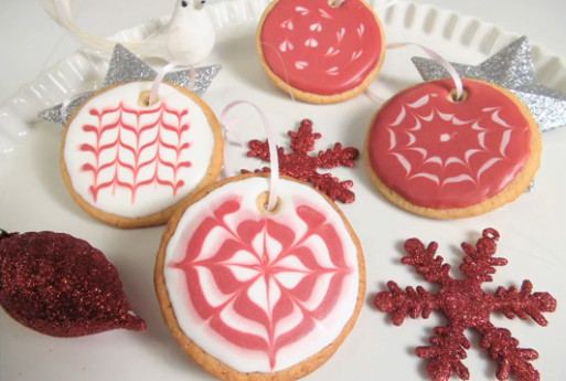 Decorating Christmas Cookies With Royal Icing
 Cookie decorating How to use royal icing Chatelaine