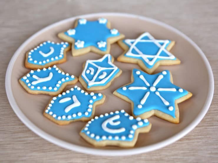 Decorating Christmas Cookies With Royal Icing
 How to Decorate Sugar Cookies with Royal Icing Cookie