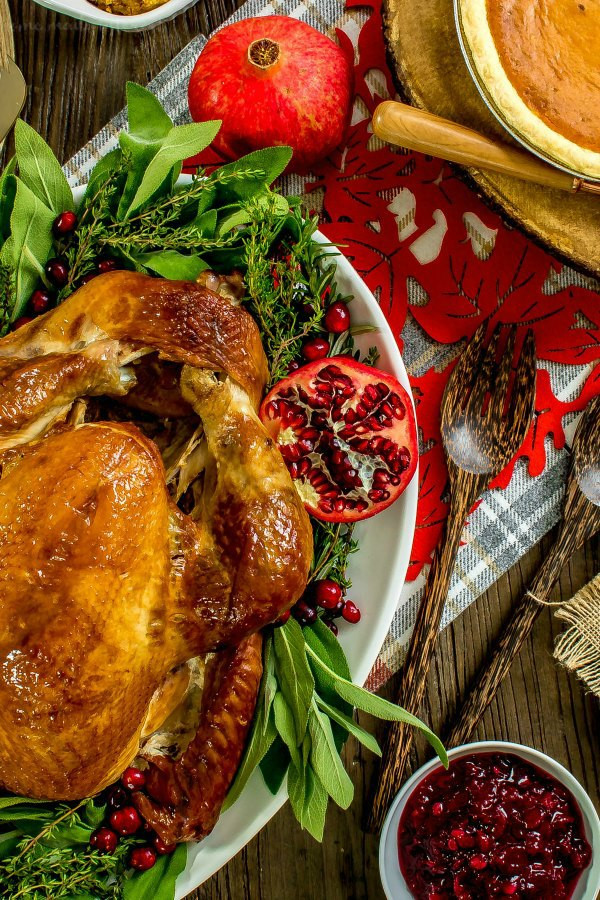 Delivered Thanksgiving Dinners
 Simplify the Holidays with Traditional Thanksgiving Dinner