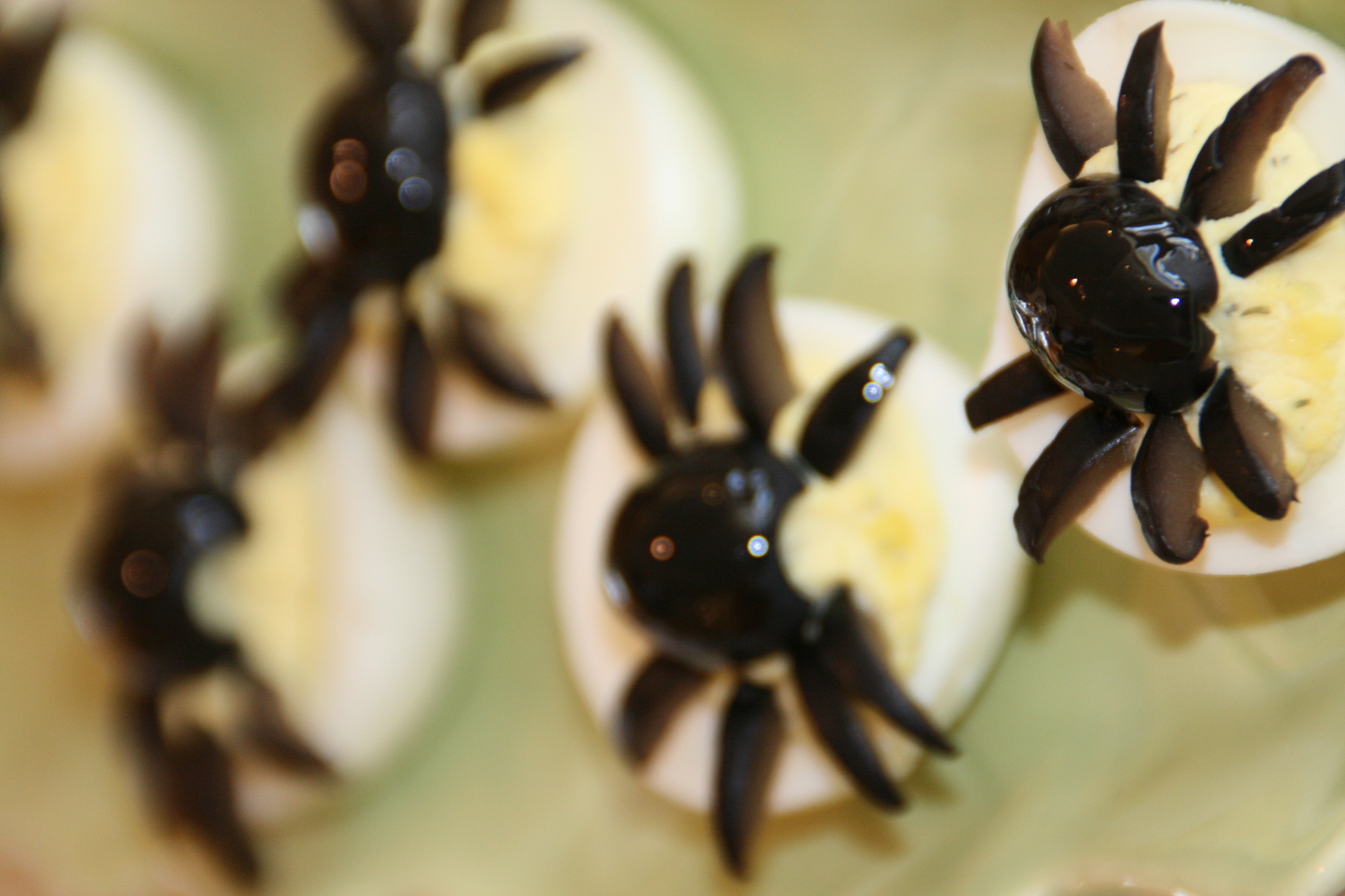 Deviled Eggs Spider Halloween
 Deviled Spide Eggs for Halloween — Shockingly Delicious