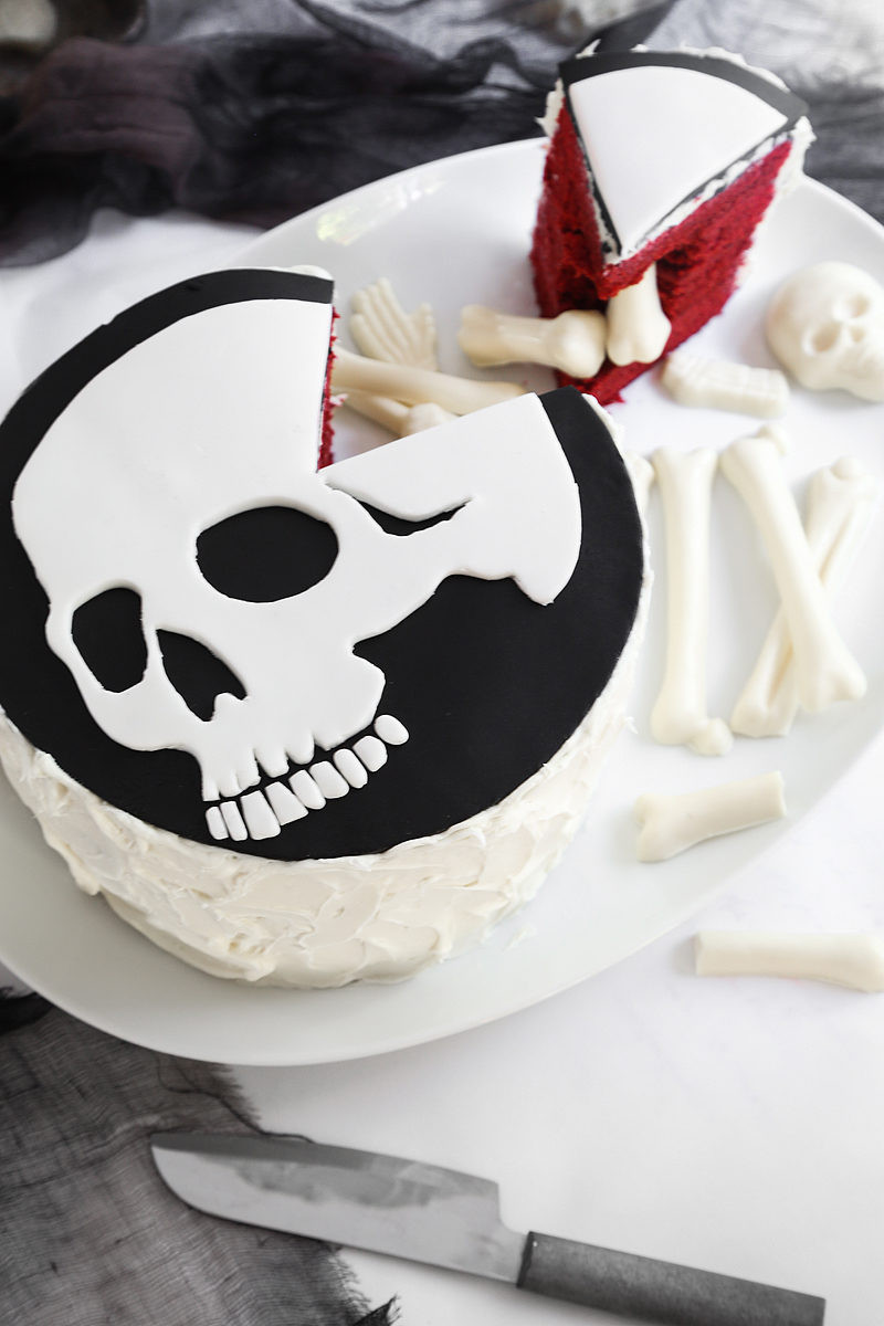Diy Halloween Cakes
 Delicious DIY Desserts for Your Halloween Soiree