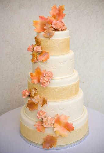Fall Wedding Cakes With Leaves
 Autumn wedding cake ideas