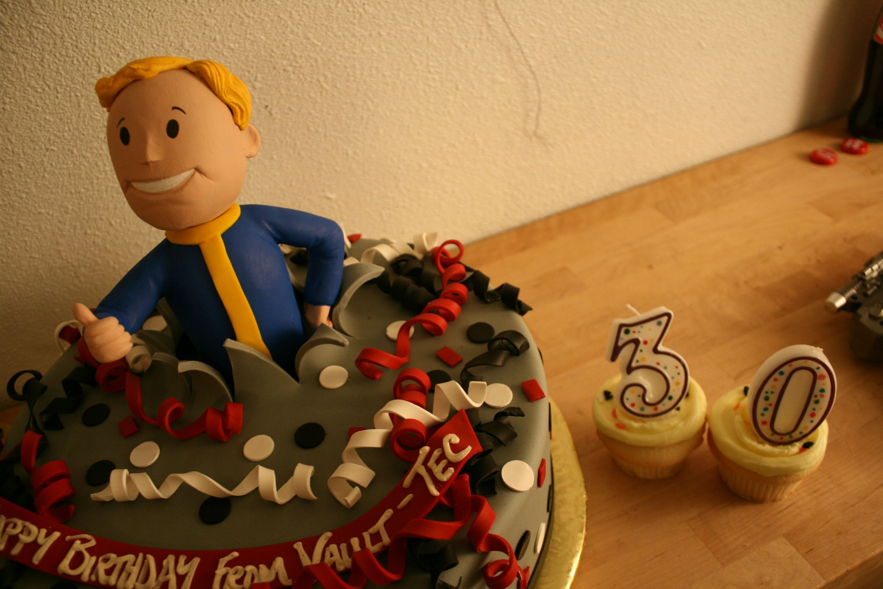 Fallout Birthday Cake
 Man Turns Basement Into Fallout Vault For Birthday Party