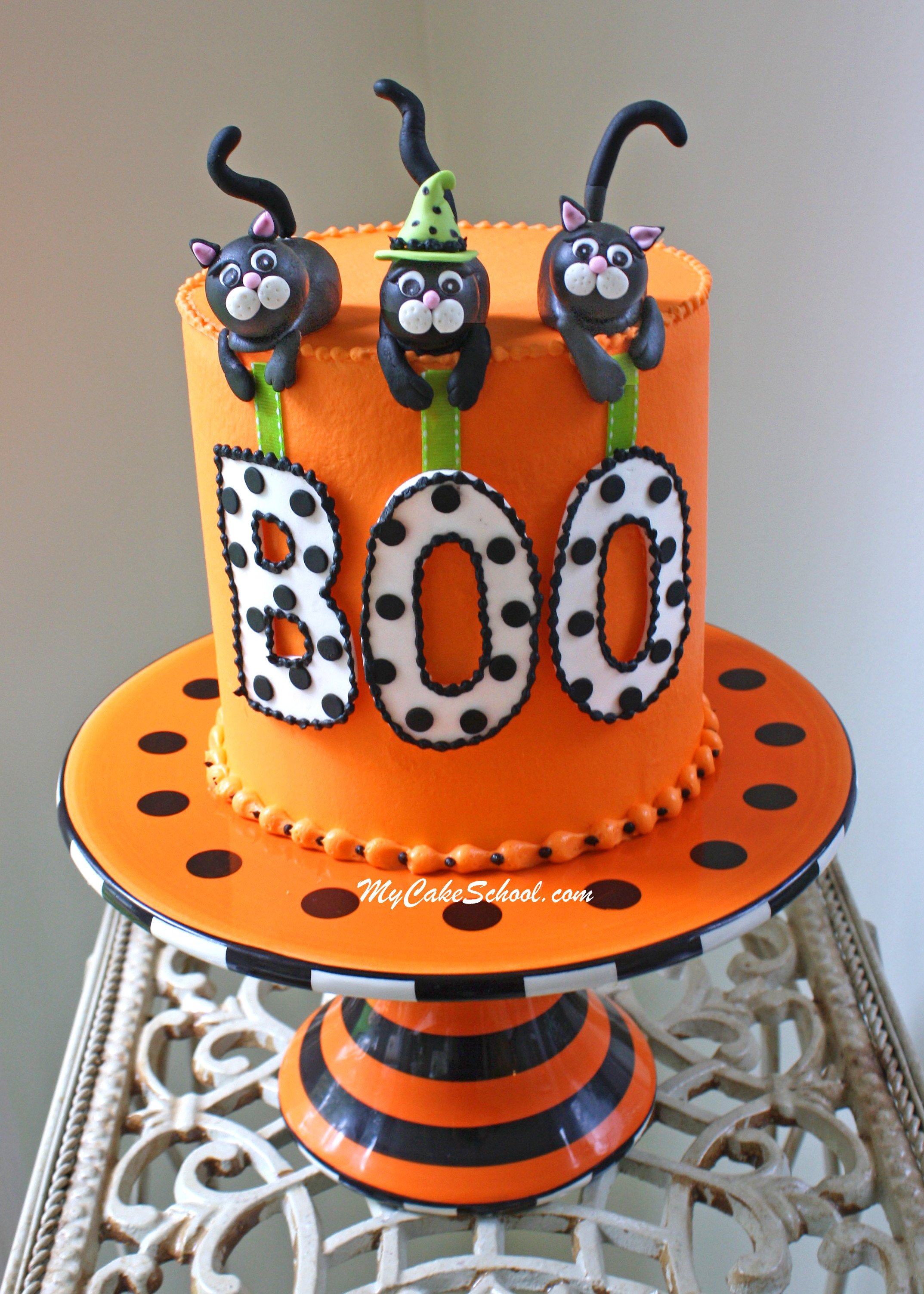 Fun Halloween Cakes
 Roundup of the BEST Halloween Cakes Tutorials and Ideas