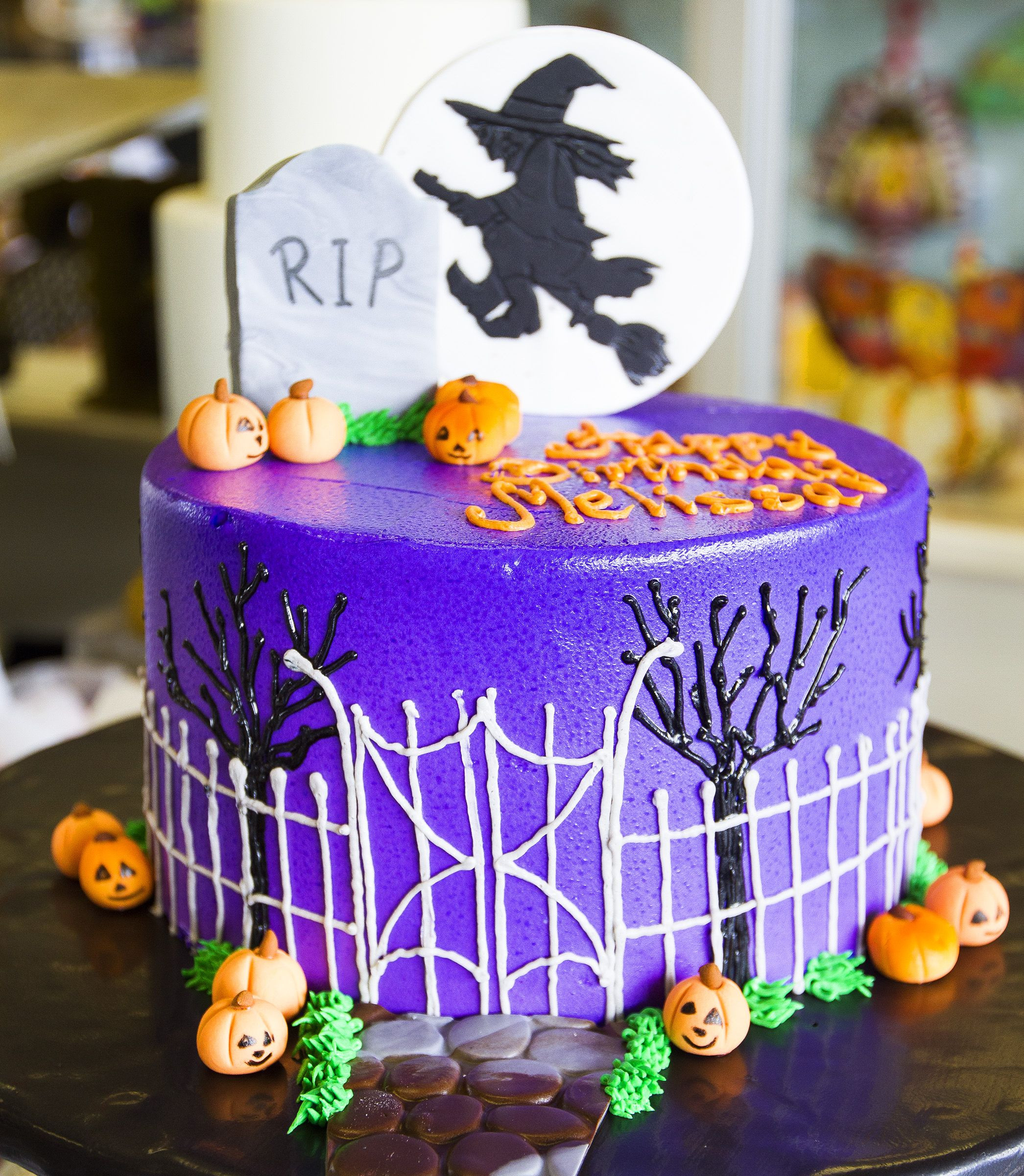 Halloween Cakes Pinterest
 A spooky graveyard and witch cake for a Halloween birthday