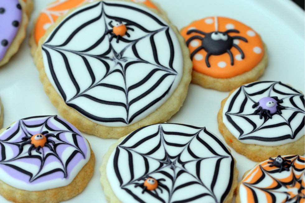 Halloween Cookies Decorations
 Sweetopia How to Make A Spider Web Decorated Cookie