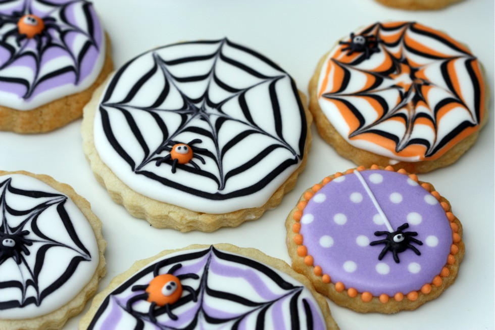 Halloween Cookies Decorations
 How to Make A Spider Web Decorated Cookie