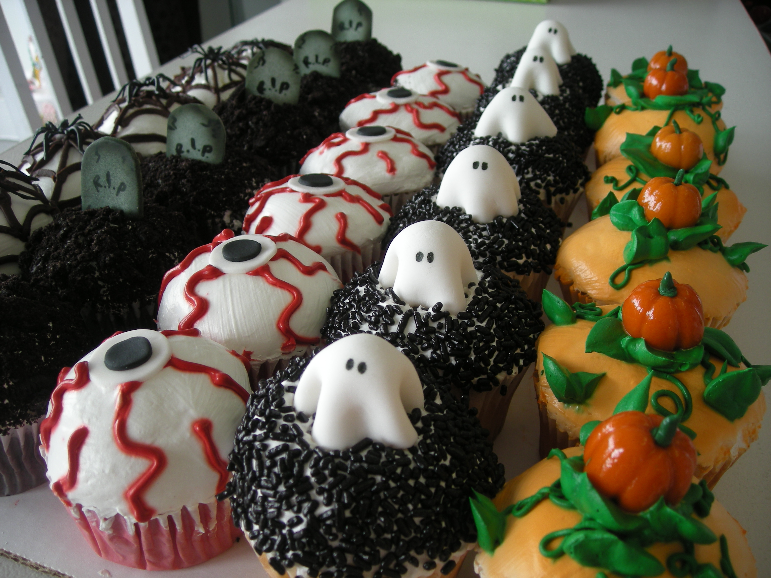 Halloween Cup Cakes
 Birthday Cakes