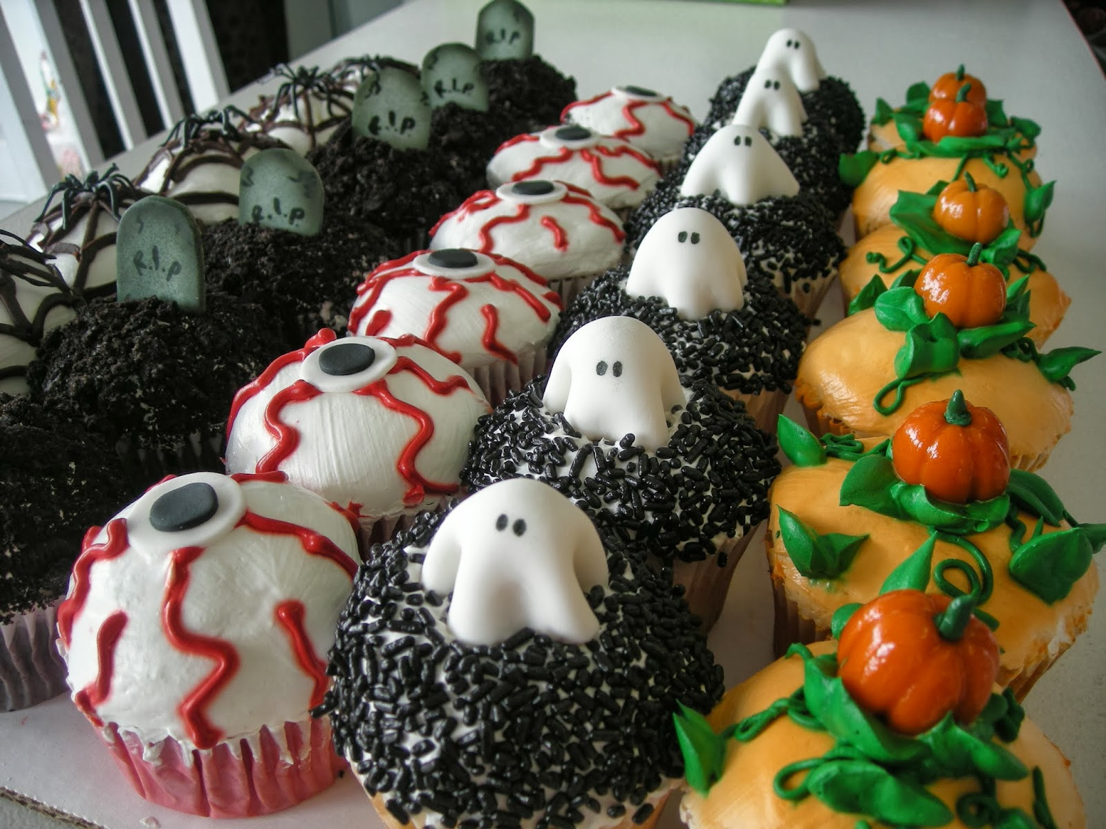 Halloween Cupcakes Decorating Ideas
 Halloween Cake Decorating Ideas