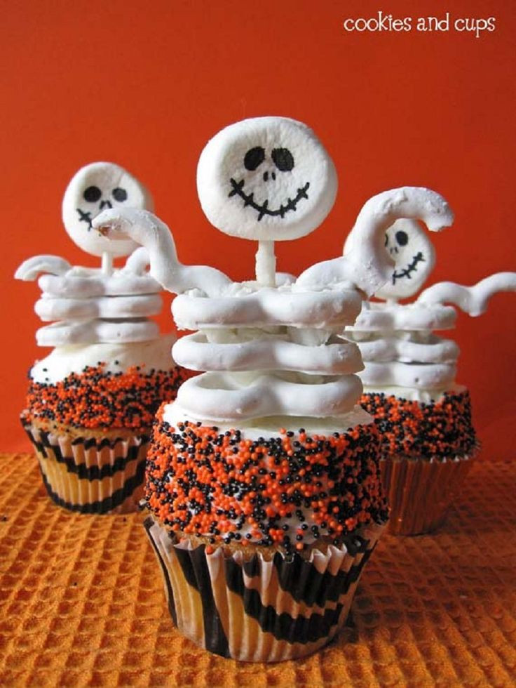 Halloween Cupcakes Pinterest
 Halloween Skeleton Cupcakes LittleSassyCakes