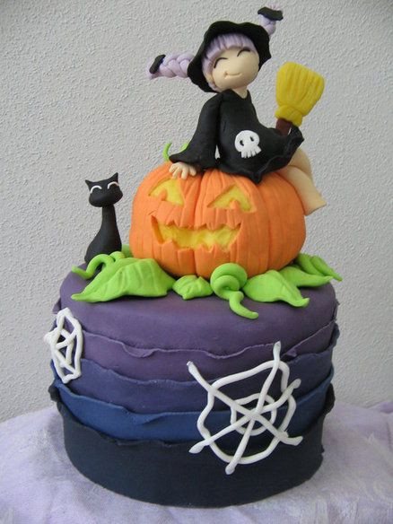 Halloween Decorated Cakes
 cute Halloween cake cakes Pinterest