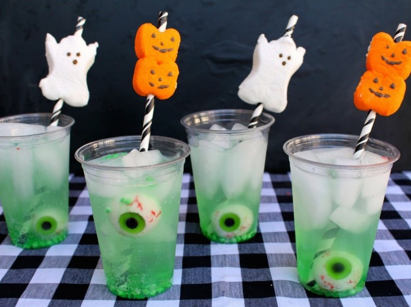 Halloween Foods And Drinks
 10 Spooky Halloween Drink Recipes to Scare Your Friends