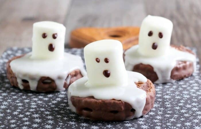 Halloween Ghost Cookies
 11 Halloween treats for kids to make ⋆ NellieBellie