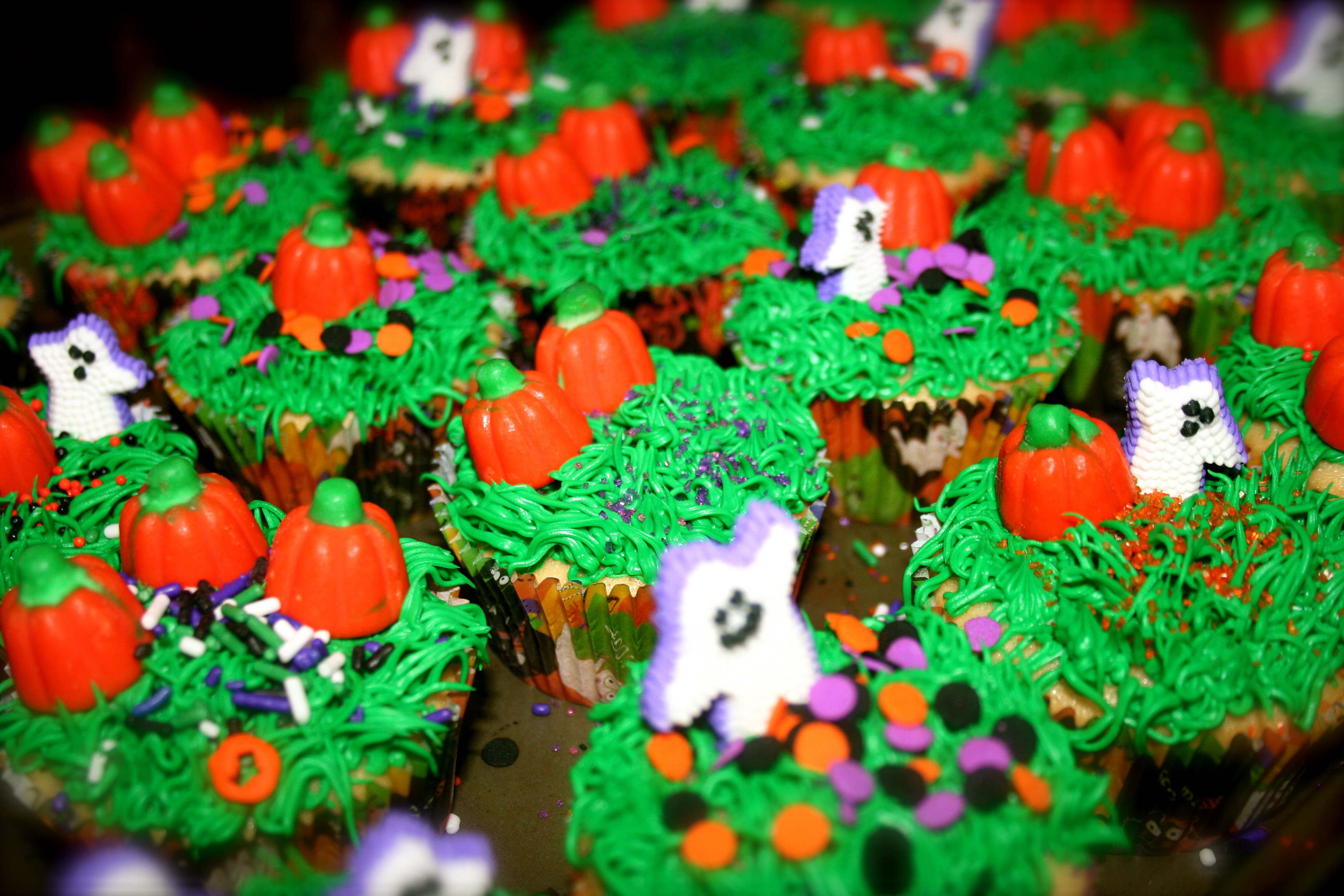 Halloween Inspired Cupcakes
 HALLOWEEN themed cupcakes