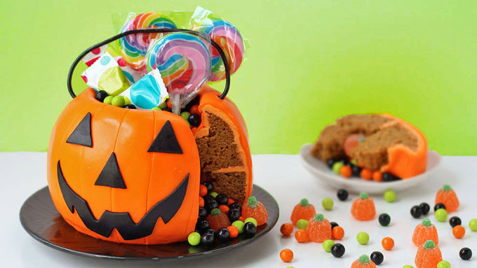 Halloween Pumkin Cakes
 Halloween Pumpkin Surprise Cake recipe from Tablespoon