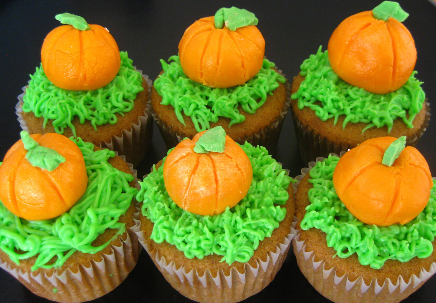 Halloween Pumpkin Cupcakes
 Pumpkin Fall Cupcake Ideas For Kids by romika
