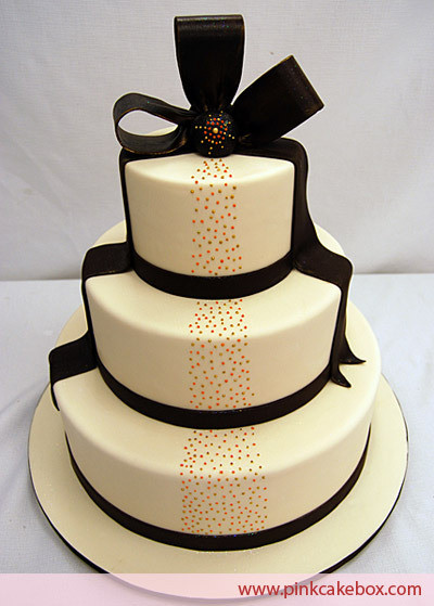 Halloween Themed Cakes
 Elegant Halloween theme wedding cake
