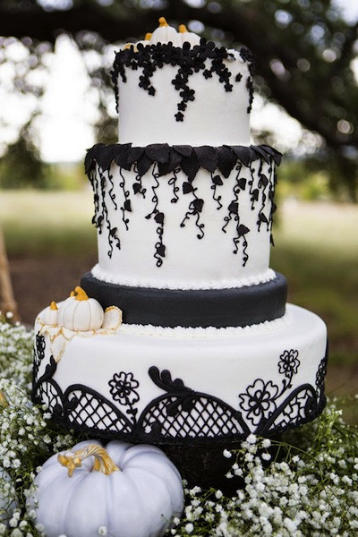 Halloween Wedding Cakes Ideas
 8 Halloween Themed Wedding Ideas