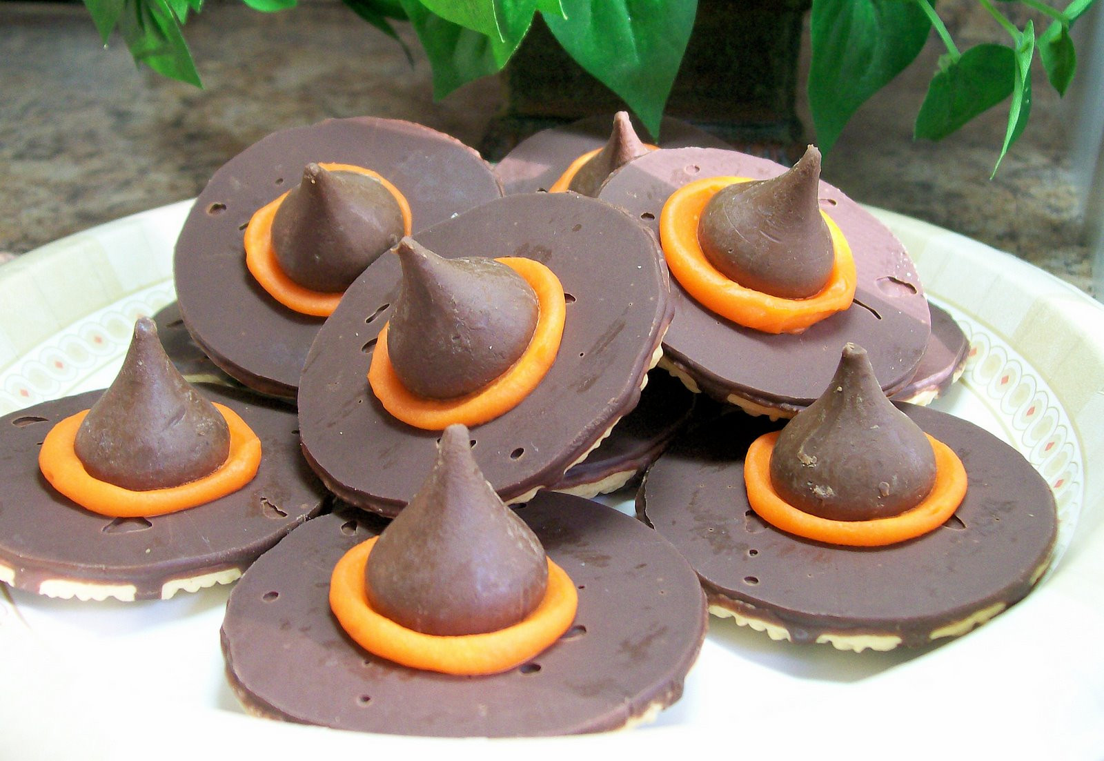 Halloween Witches Hats Cookies
 Dishfunctional Designs Coolest & Creepiest Halloween Foods