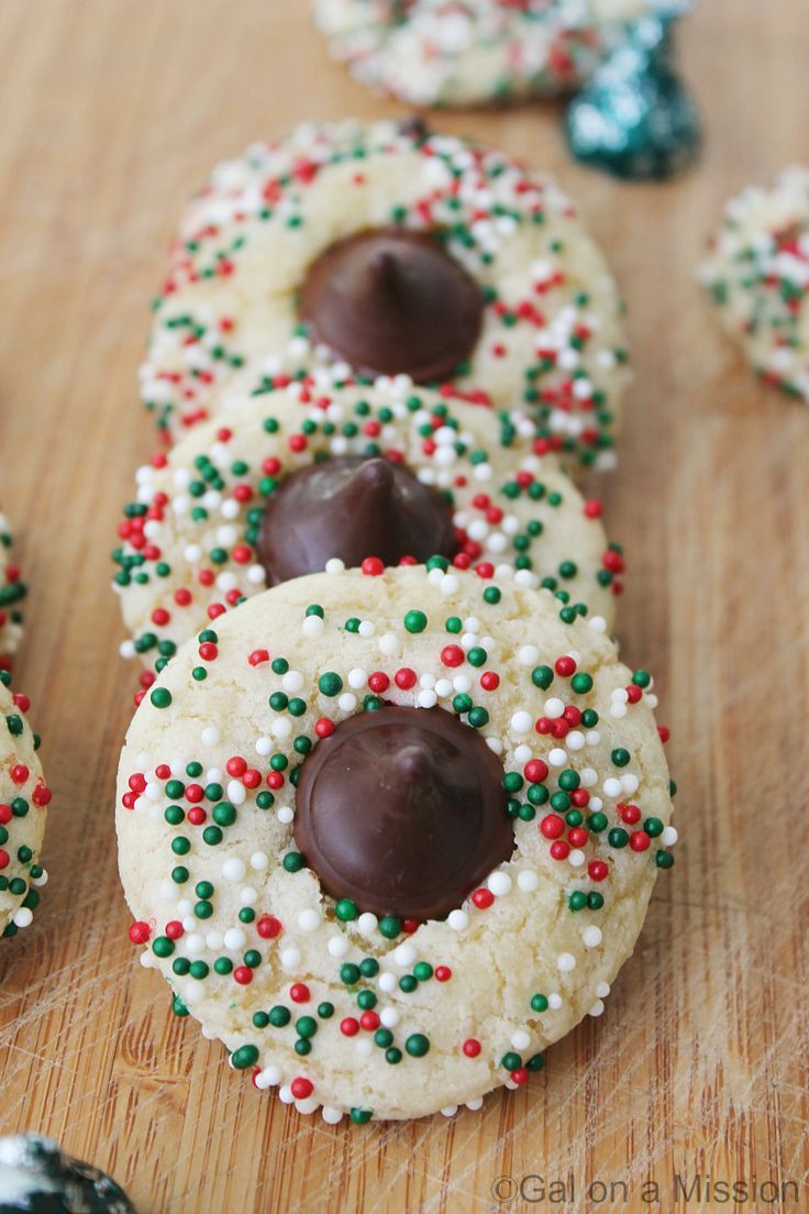 Hershey Kiss Gingerbread Cookies - Reindeer Sandwiches - Smashed Peas & Carrots | Hershey ...