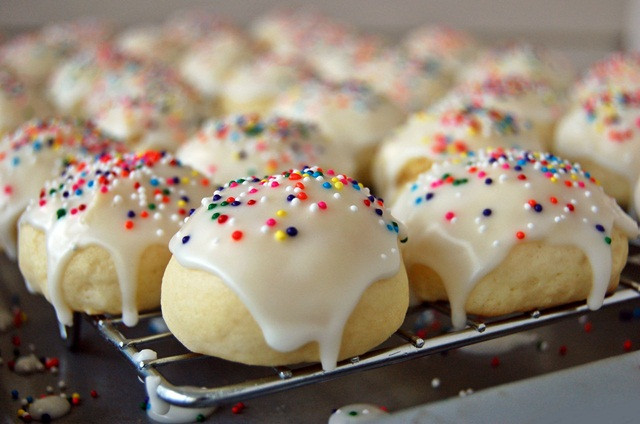 Italian Christmas Cookies Anise
 Auntie Mella’s Italian Soft Anise Cookies – The Apron Archives