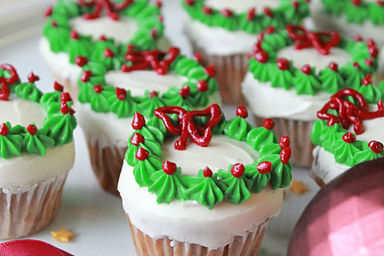 Mini Christmas Cup Cakes
 Mini Christmas Wreath Cupcakes Recipe on Food52