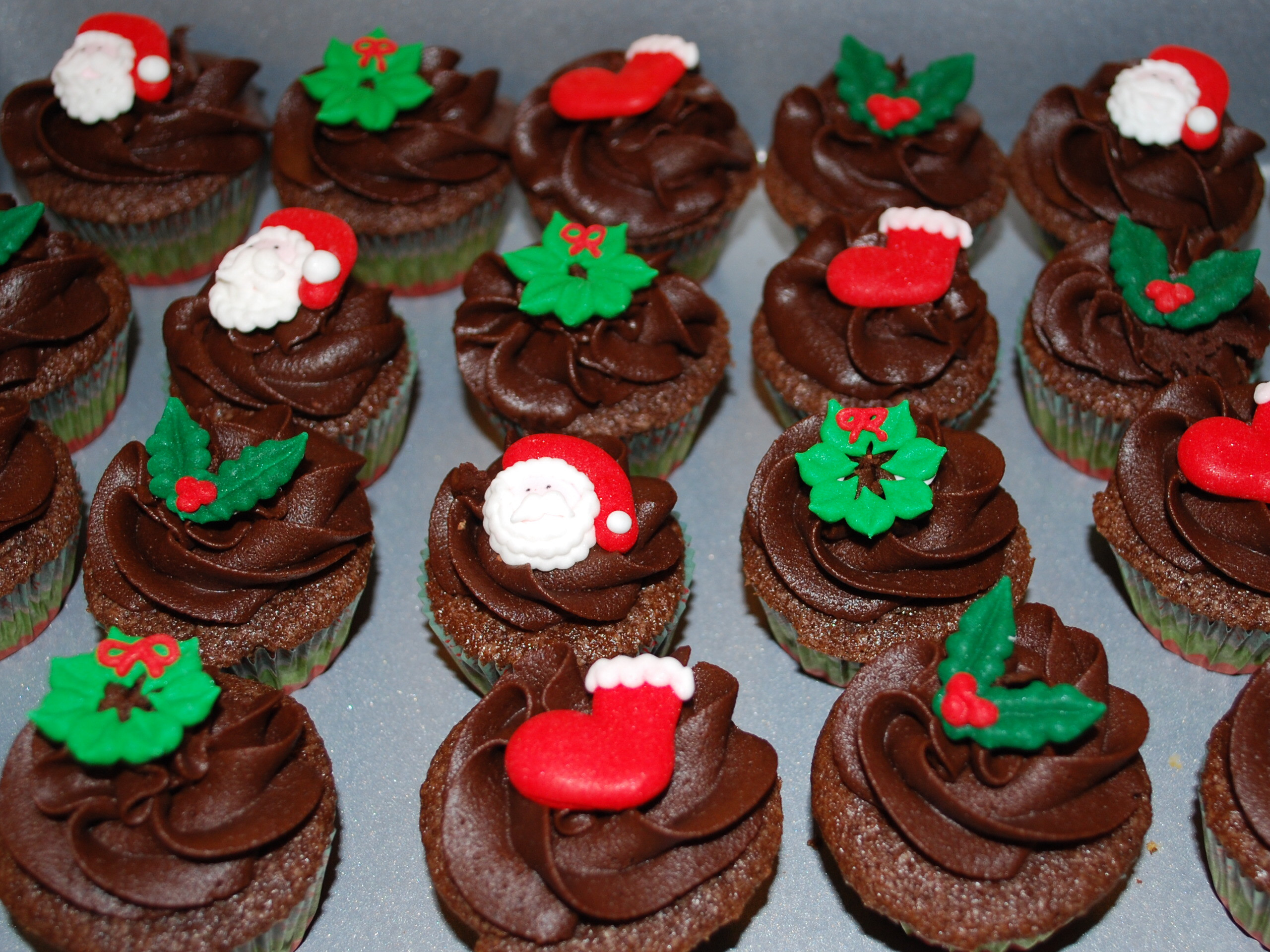 Mini Christmas Cup Cakes
 Mini Christmas Cupcakes