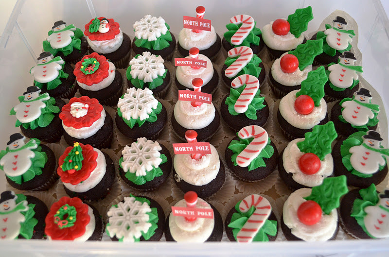 Mini Christmas Cup Cakes
 Sweetology Mini Cupcakes in their Christmas Best