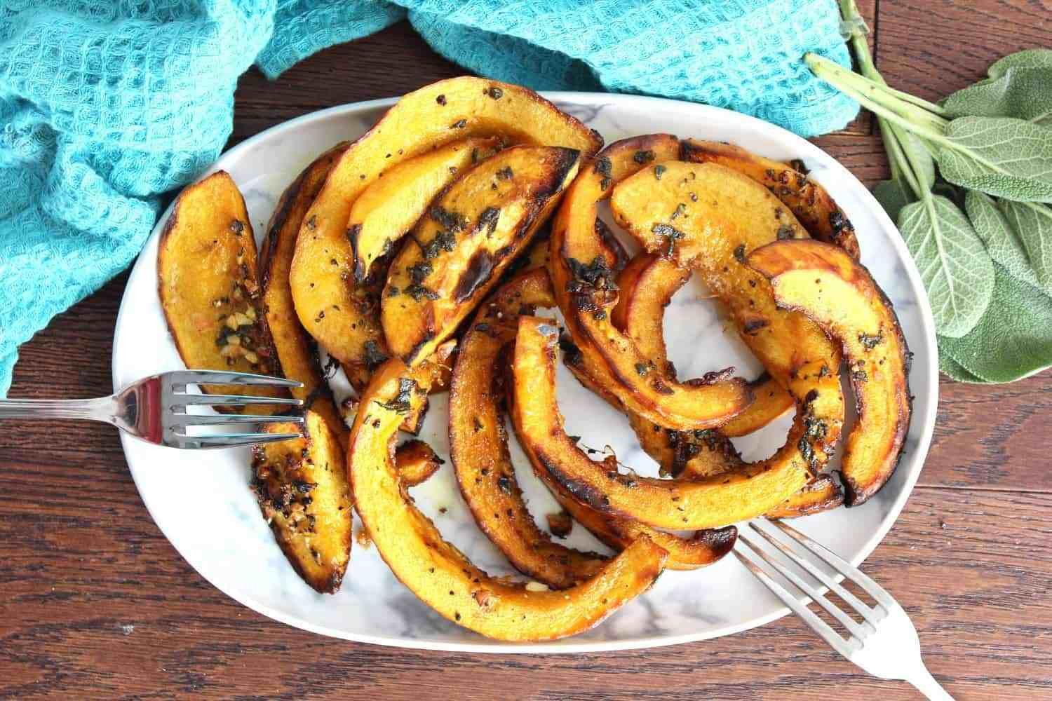 baked-acorn-squash-recipe-thanksgiving-side-dishes-thanksgiving