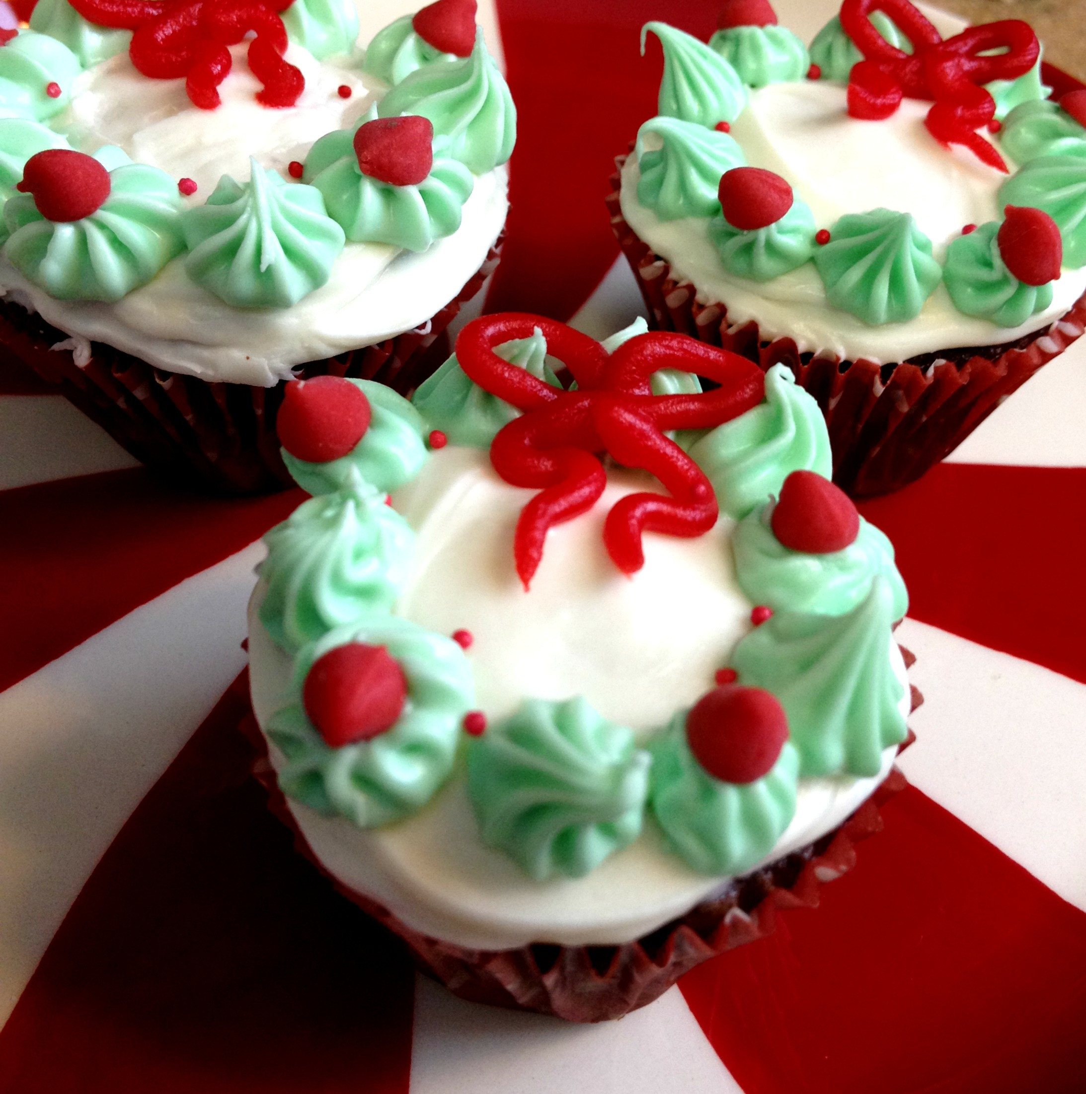Pretty Christmas Desserts
 Christmas Wreath Mini Cupcakes