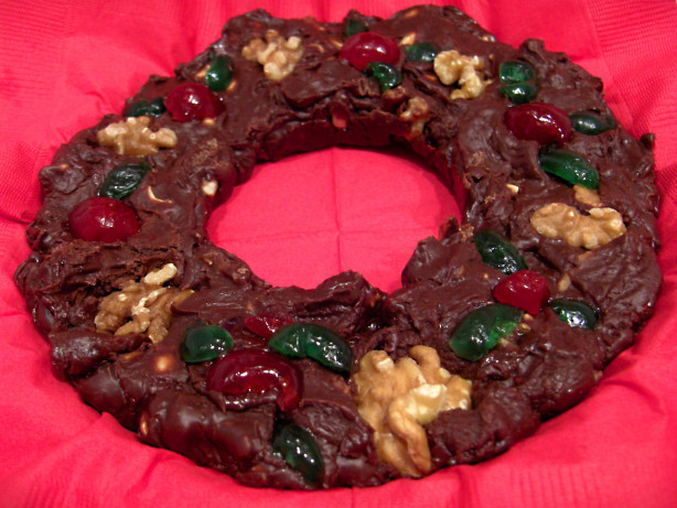 Rachael Ray Christmas Fudge Wreath
 Five Minute Goober And Raisinette Fudge Wreath Rachael