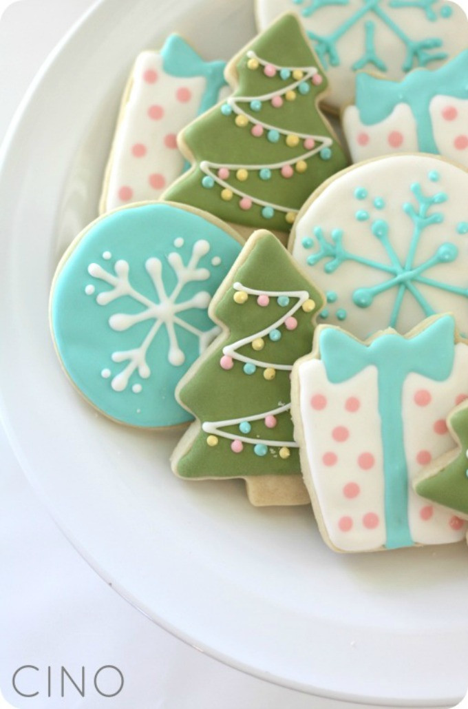 Royal Iced Christmas Cookies
 7 Christmas Sugar Cookies