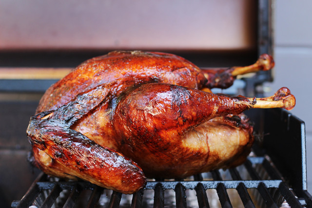 Smoked Thanksgiving Turkey Recipe
 Smoked Thanksgiving Turkey – HonestlyYUM