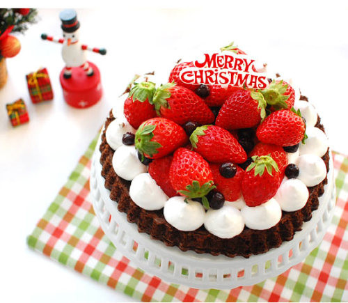 Strawberry Christmas Cake
 CAKELOVE