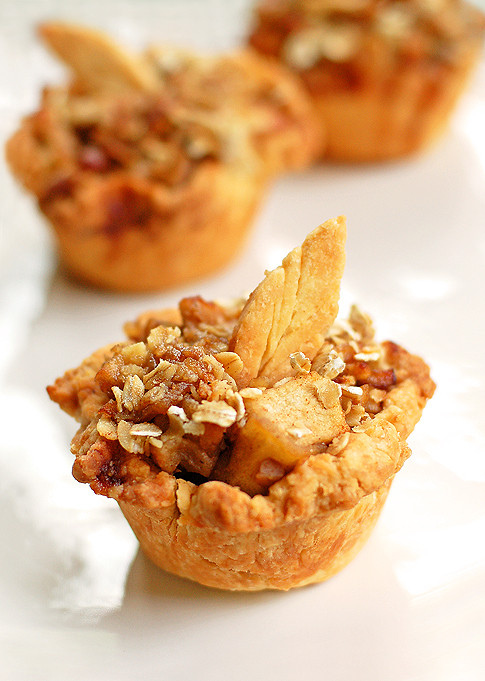 Thanksgiving Apple Pie
 Mini Apple Pie Recipe and Thanksgiving Dessert Ideas