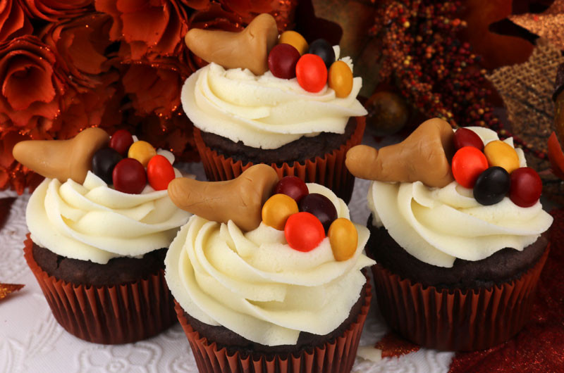 Thanksgiving Cupcakes Decorating Ideas
 Thanksgiving Caramelcopia Cupcakes Two Sisters