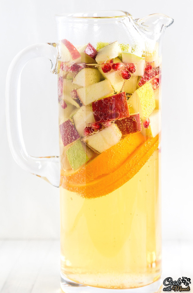 Thanksgiving Non Alcoholic Drinks
 Refreshing DIY Non Alcoholic Apple Cider Sangria