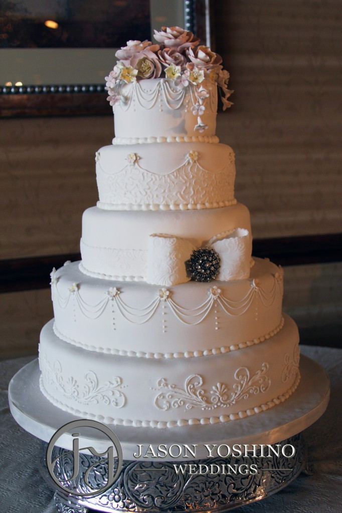 Wedding Cakes Sioux Falls
 Sioux Falls Wedding DJ recaps a Wedding at the Holiday Inn